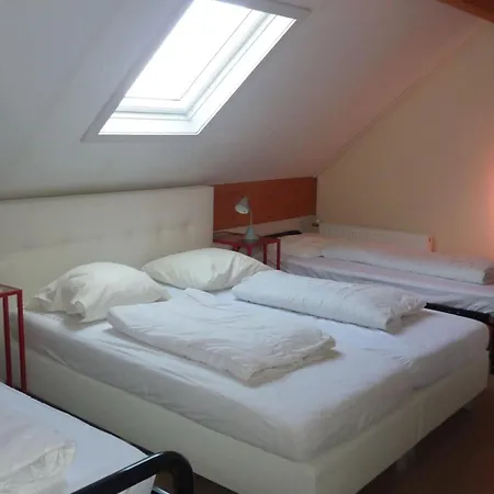 Spacious Near *
