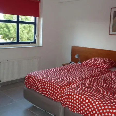 Apartment Spacious Near *